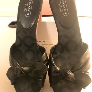 COACH gently worn (2x) healed leather slide